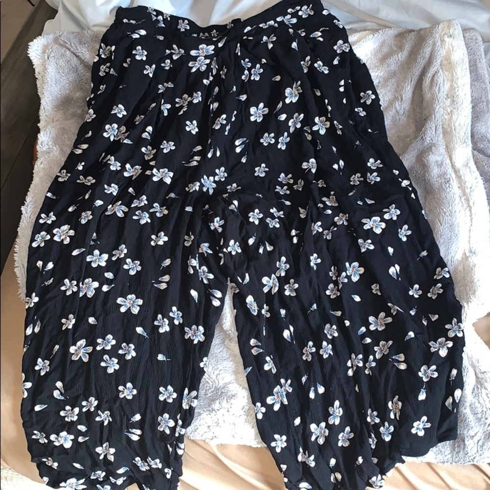 Cropped flower pants